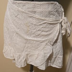 Elegant White Lace Mini Skirt